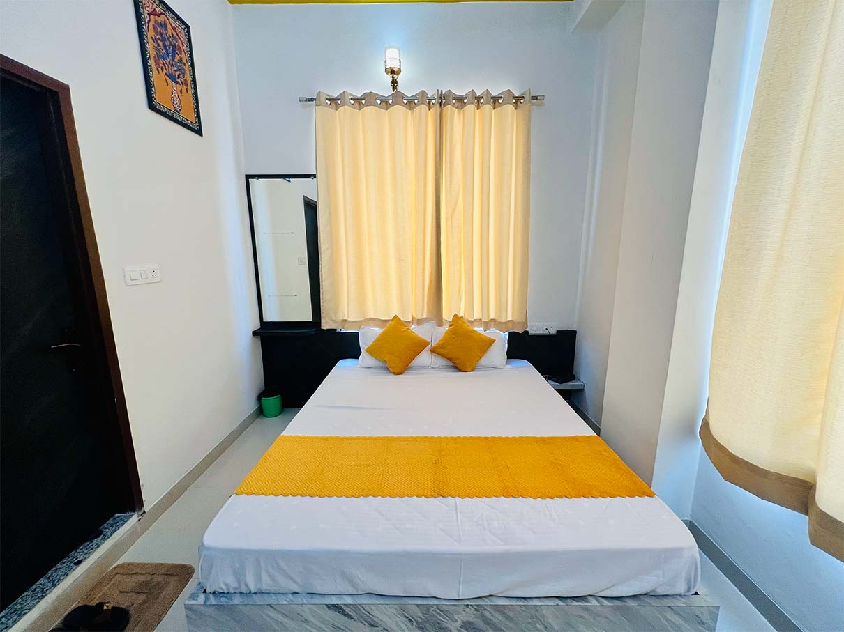Book Radhey Shyam Dhramshala (1.5 km from Khatu Shyam Ji) Gallery
