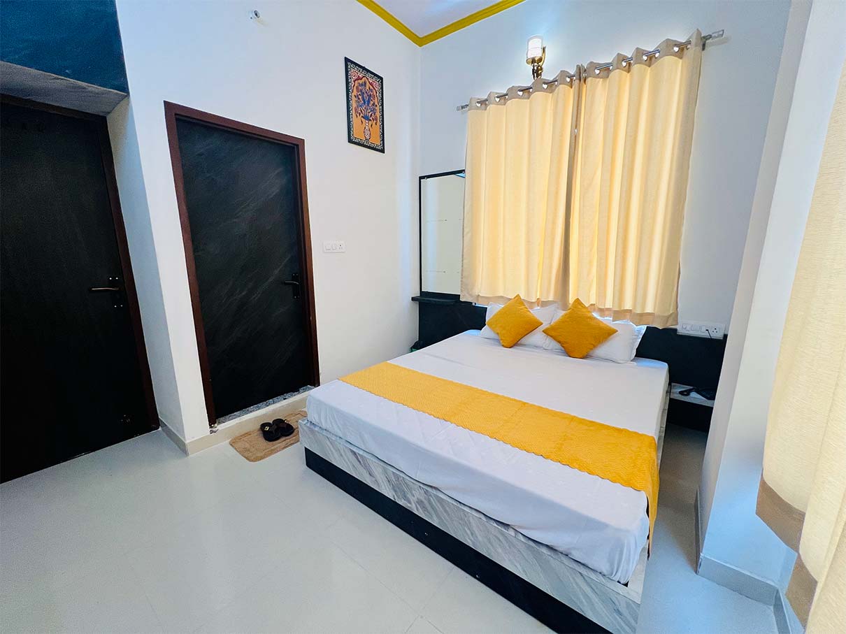 Book Radhey Shyam Dhramshala (1.5 km from Khatu Shyam Ji) Gallery